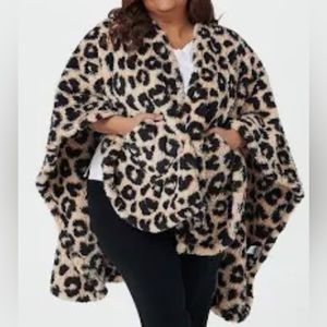 Berkshire Home Cozy Cape Wrap in Cheetah.